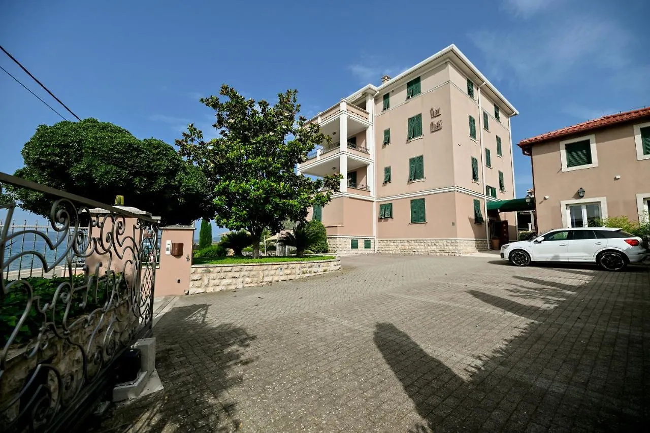 Villa Hresc M Zadar Guest house